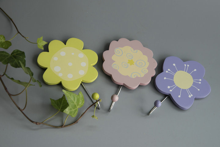 Wooden Flower Clothes Hanger for Kids