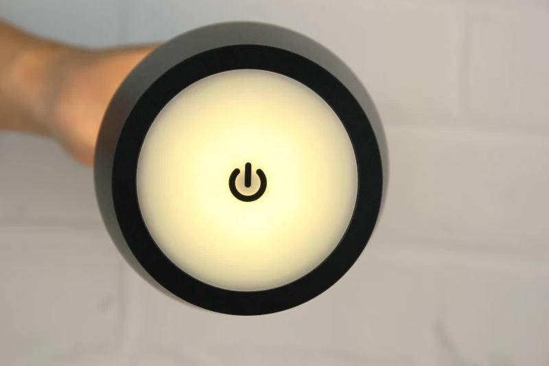 Dekorative goldene batteriebetriebene kabellose wiederaufladbare LED-Schreibtisch-Tischlampen mit Schirm aus goldenem Aluminium