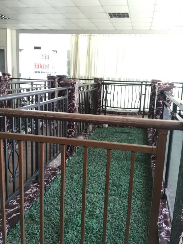 China Outdoor UV Aluminum PVC Coated Pool Fence