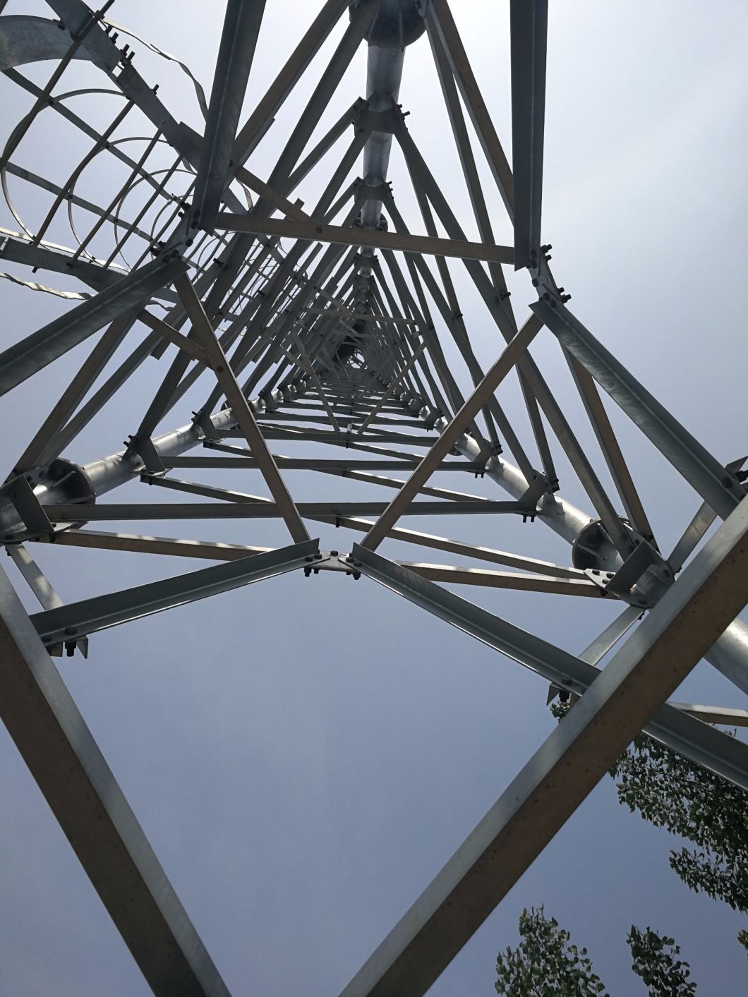 3-Leged Hot DIP Galvanized Steel Tube Communication Tower