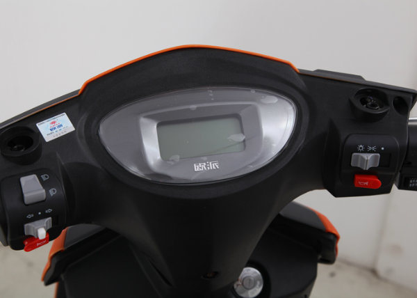 India Arai Certificate Hot Sold Electric Scooter / Electric Bike Chaowei Battery Cst Tire Long Range