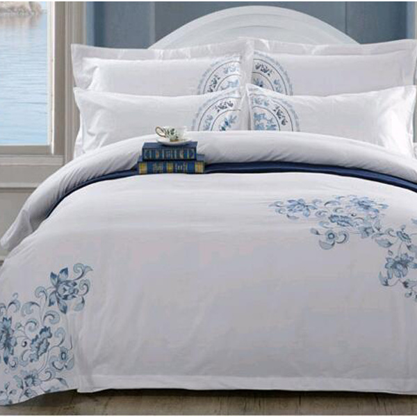 Top Quality 100% Satin Cotton Embroidery Bedding Set (DPF2426)