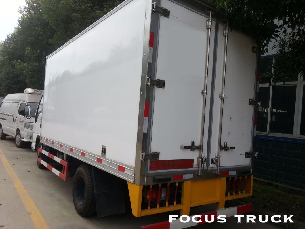 Good Price of Cold Freezer Box Truck, Cooling Van Car for Fruit Transportation