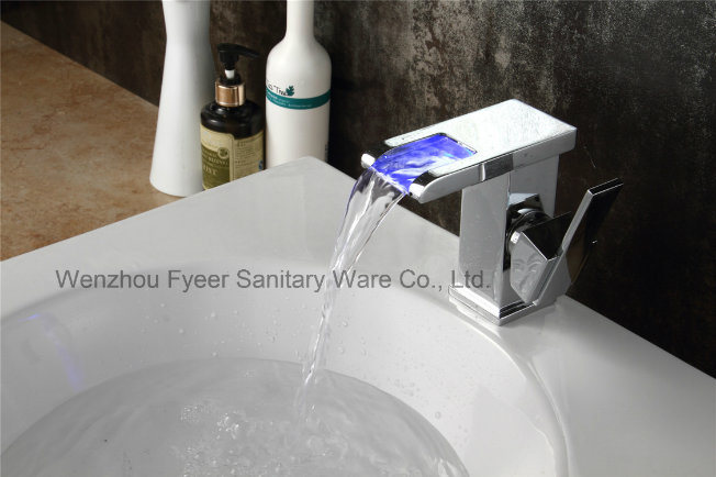 High Quality Single Handle LED Brass Waterfall Basin Faucet (QT14510F)