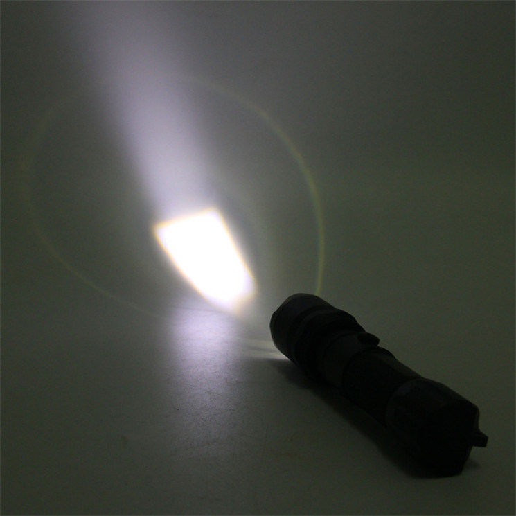 3 AAA Battery Powered Aluminum Portable High Power USA CREE LED 300 Lumens Flashlight