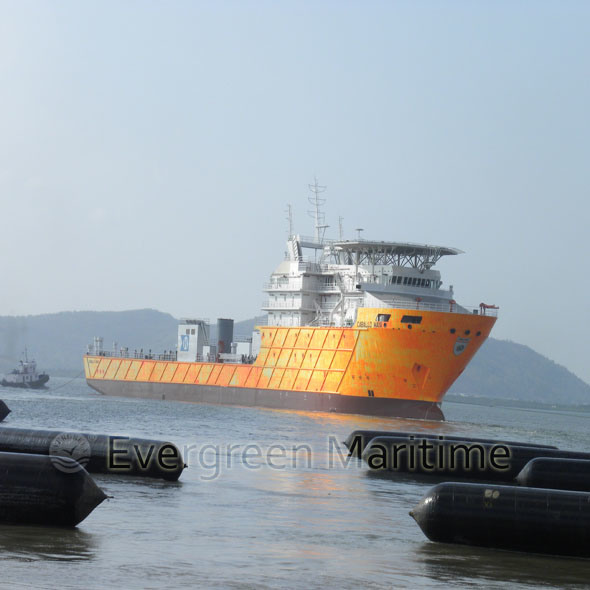 Marine Airbags for Barge Docking and Ship Launching/Haul out System