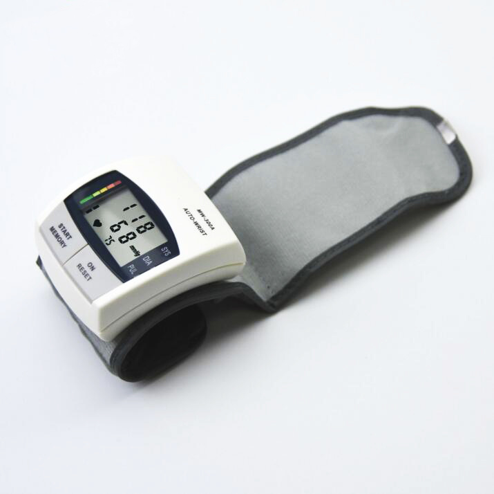 Electric Wrist Sphygmomanometer with FDA Approved