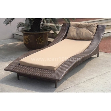 Water-Proof White Rattan Chaise Lounge (SL-07020)