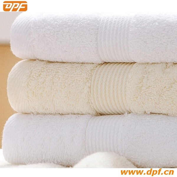 100% Cotton Jacquard Bath Towel (MIC052638)