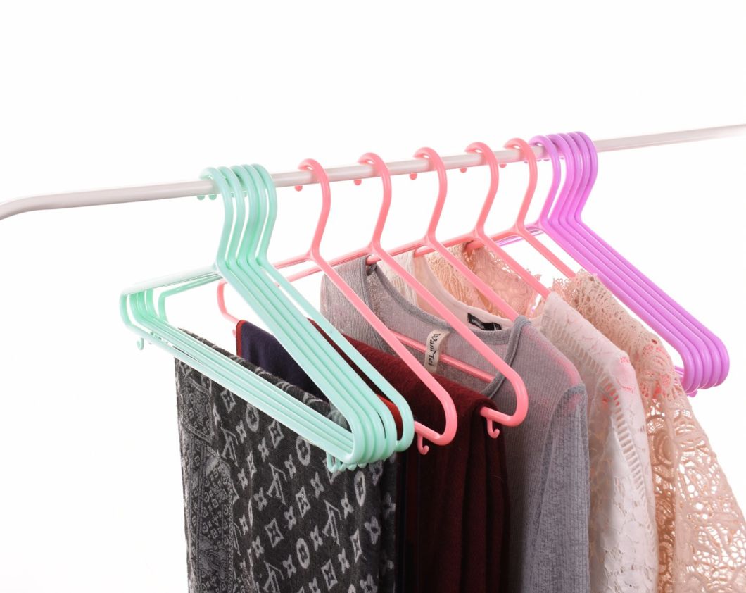 Hot Selling Simple Timeless Style Cloth Plastic Hanger with Hook