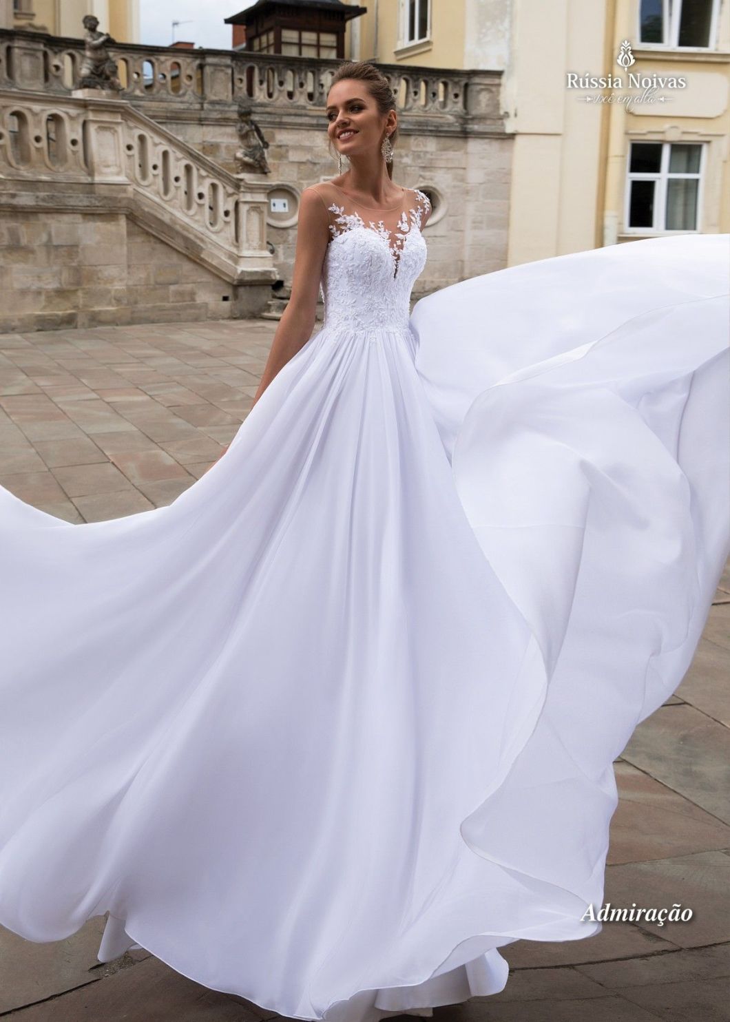 Sleeveless Chiffon Bridal Gowns Lace Sheer Neckline Wedding Dresses Z8052