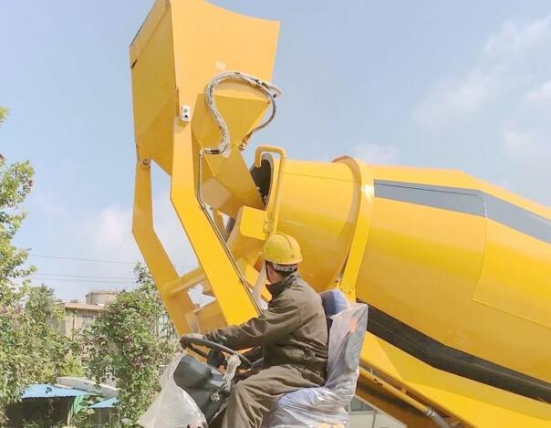 Haiqin Brand Self Loading Mobile Concrete Mixer Truck (HQ400) for Sale