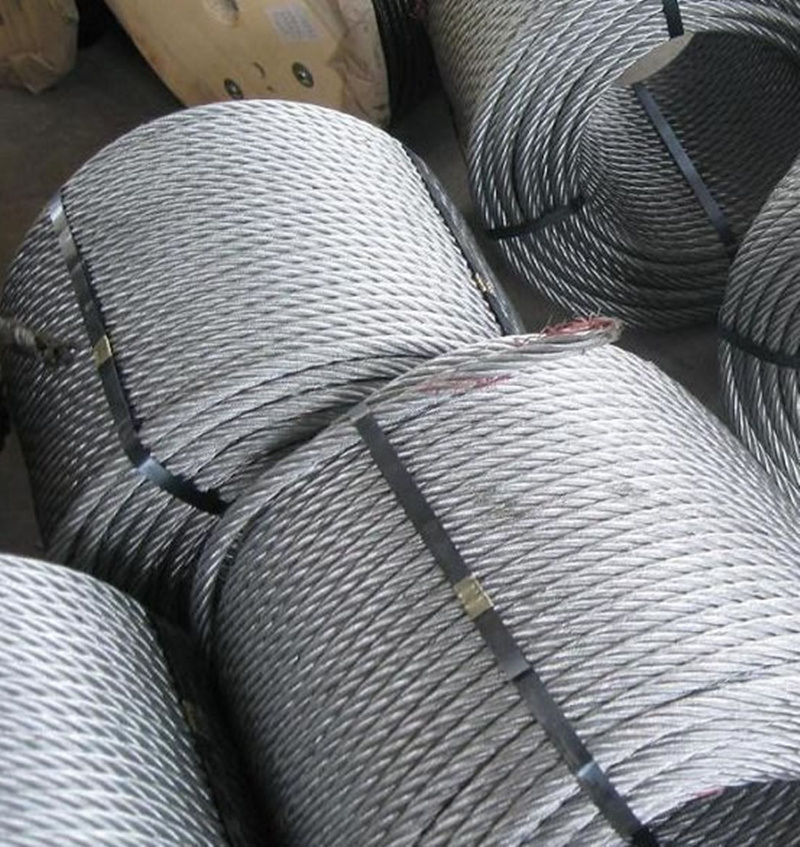 Right-Hand Lang's Lay (RHLL) Wire Rope (Close-Up) 