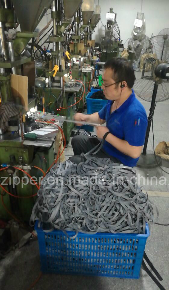 Customized Metal Zipper Slider with Banana Shape Puller