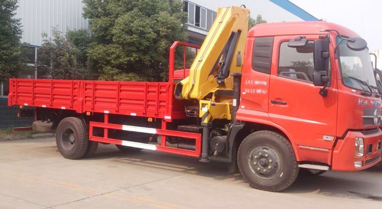 Dongfeng Lifting Height 10.5m Working Range 8.5m 6.3 Ton (6, 3t) 3 Arms Folding Arm Crane 4X2 6 Wheels LHD Truck Mounted Crane