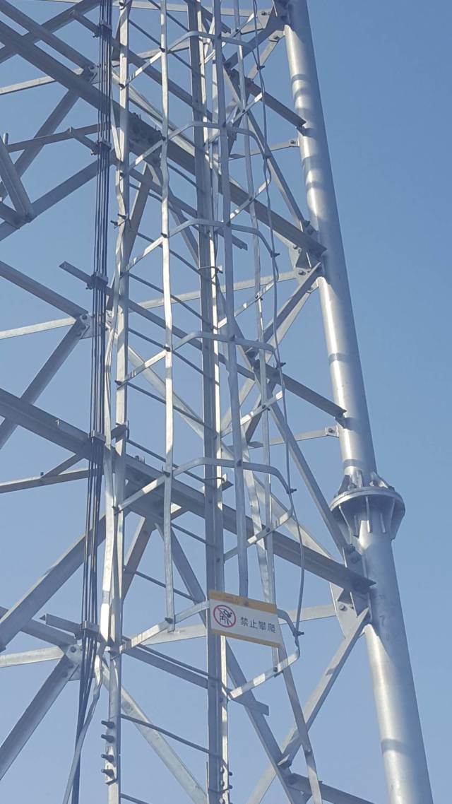 3-Leged Hot DIP Galvanized Steel Tube Communication Tower