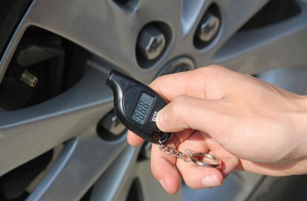 Mini LED Digital Keychain Pressure Tire Gauge