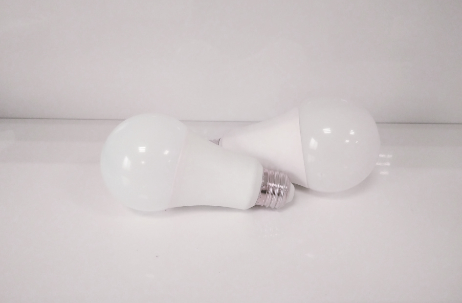 Energy Saving Plastic with Aluminum LED Bulb Light Lighting with E26 E27 B22 Socket
