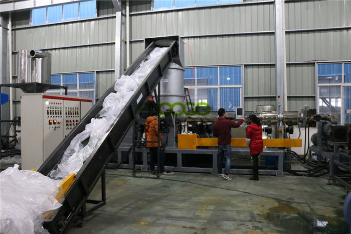 Professional PE PP waste plastic film granulating machine