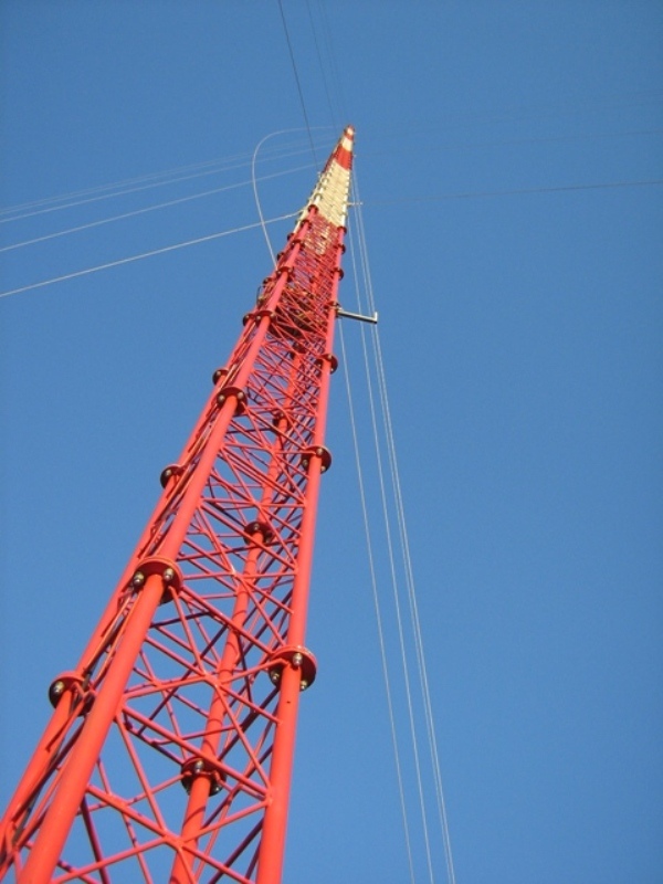 Three Leged Steel Lattice Telecommunication Guyed Tower