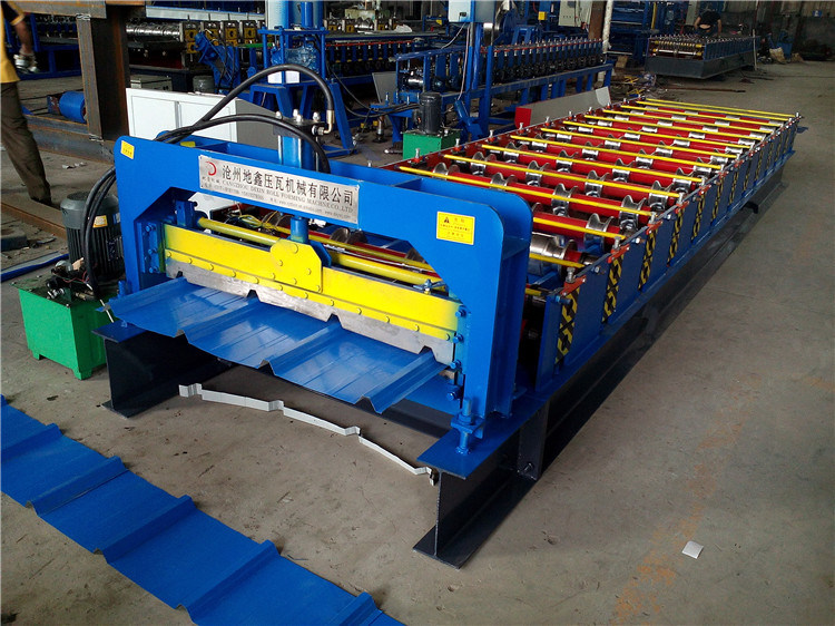 China Color Coated Roofing Sheet Steel Profile Roll Forming Machine