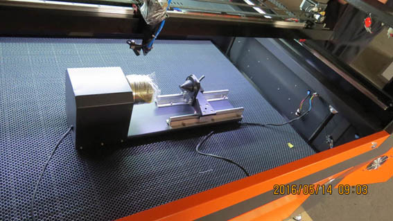 Manufacturer of CO2 Laser Cutting and Engraving Machine Ce Marked