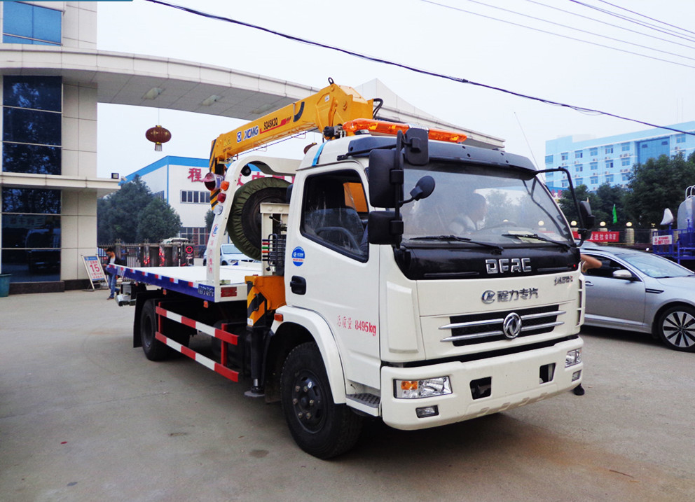 Â  Dong Feng 4X2 Flat Bed Wrecker Truck with 2 Ton Crane