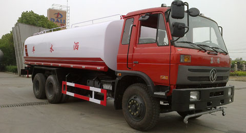 Dongfeng Double Rear Axle Water Tank TruckÂ 