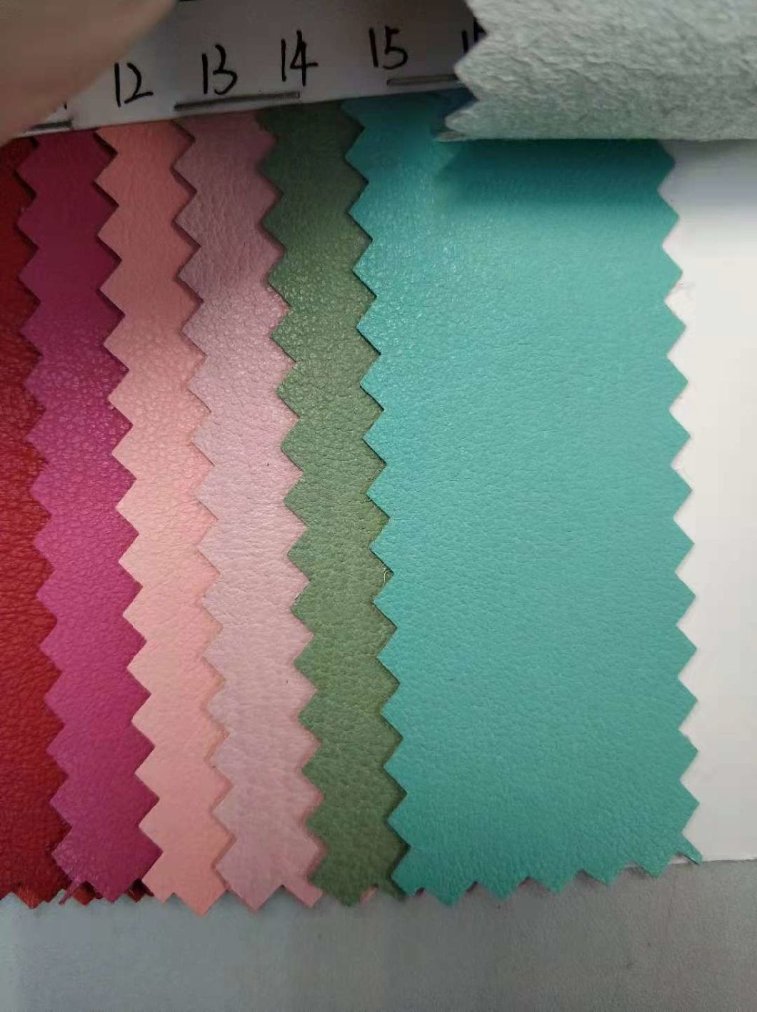 0.6 mm Microfiber Smooth Synthetic PU Leather Fabric for Shoes, Bags (HT83)