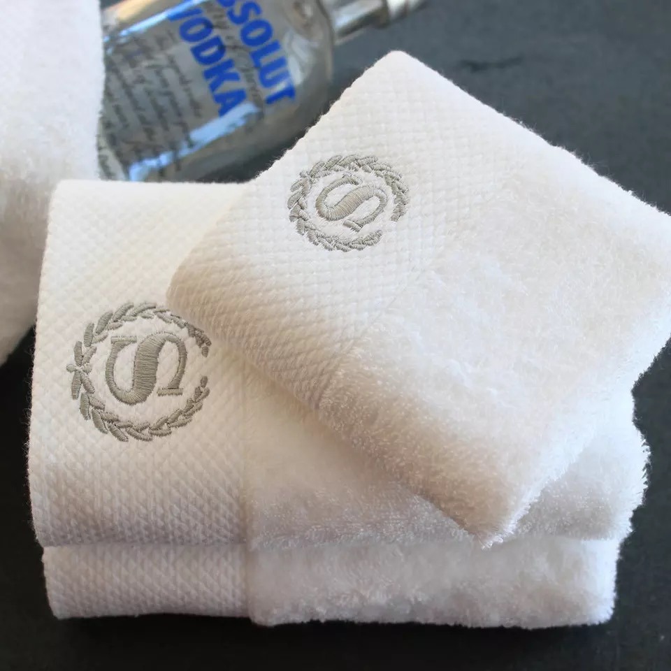 Luxury 16s Soft Cotton Hotel Bath Towel with Embroidery Logo (JRD024)