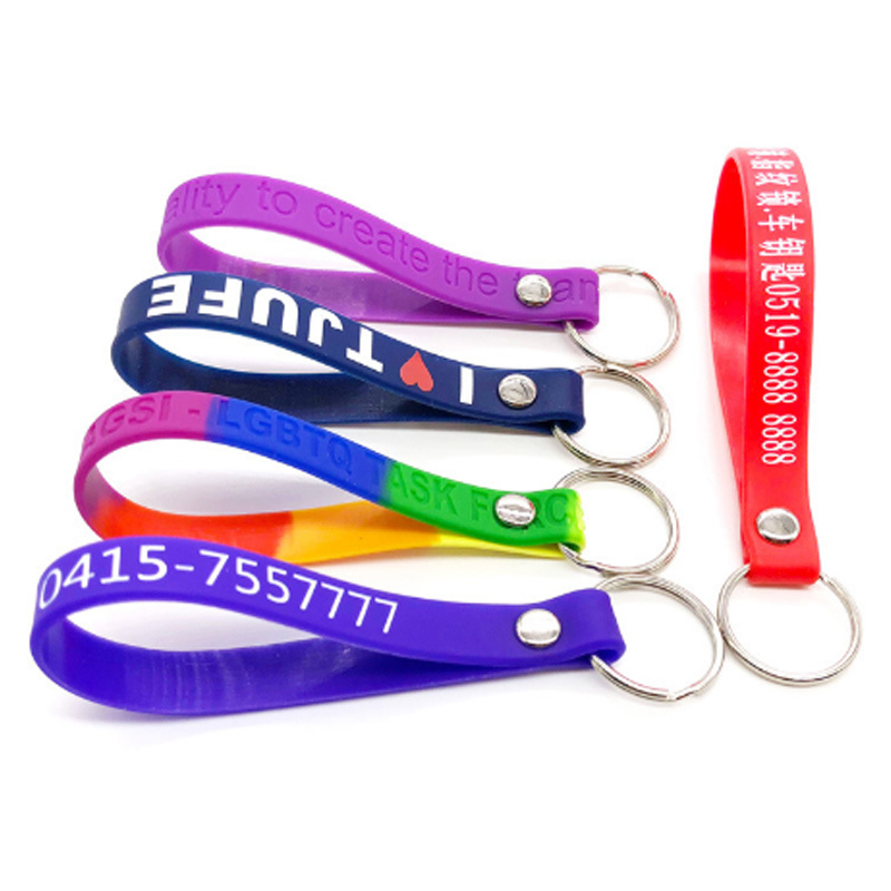 2018 Customize Promotional Gifts Factory Custom Keyrings Silicone Wristband Rubber Keychain