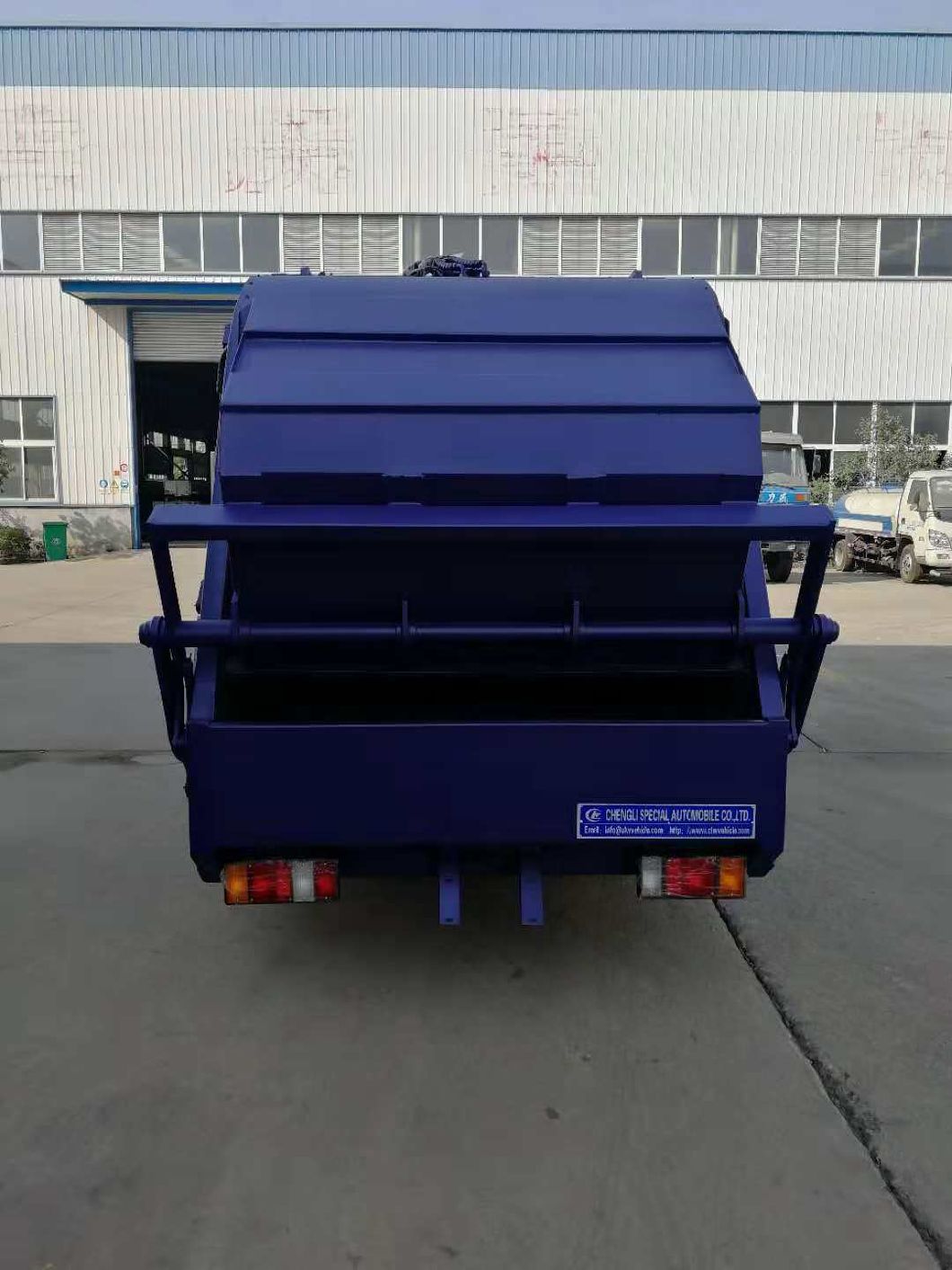 Isuzu 4X2 LHD 5cbm Garbage Compactor Truck