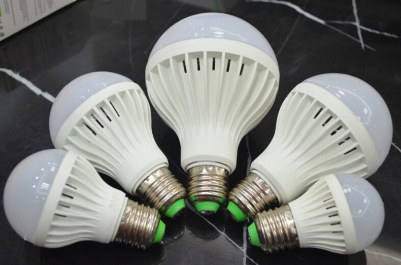 LED Bulb Lamp China Manufacturer Energy Saving Plastic LED Bulb 3W/5W/7W/9W/12W/18W LED Bulb LED Light LED Lamp