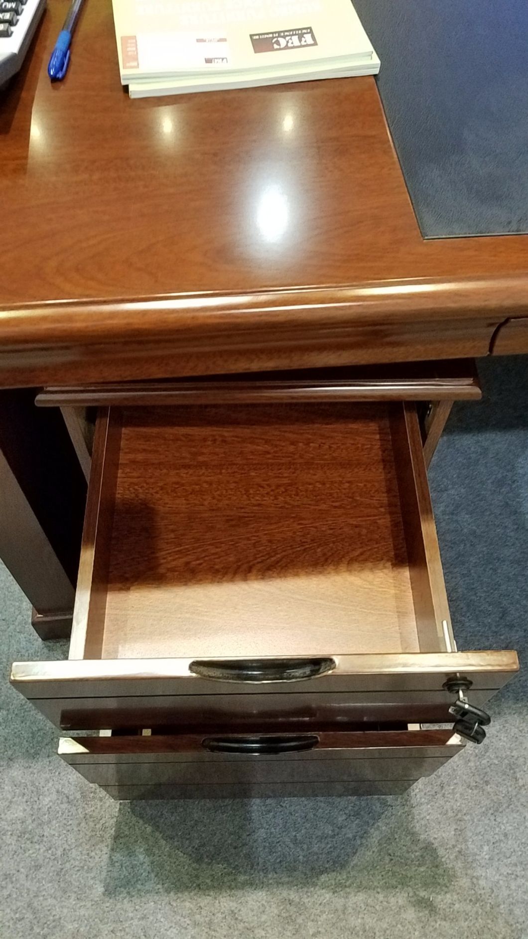 Hot Selling Model MDF Wood Modern Elegant Office Table (FEC13)