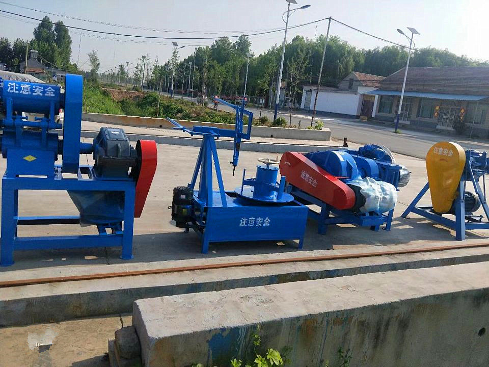 Waste Tire Strips Cutter/Rubber Cutting Machine/Used Tire Recycling Machine