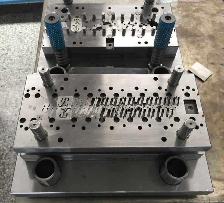 China Plastic Injection Crate Mould for Daily Use