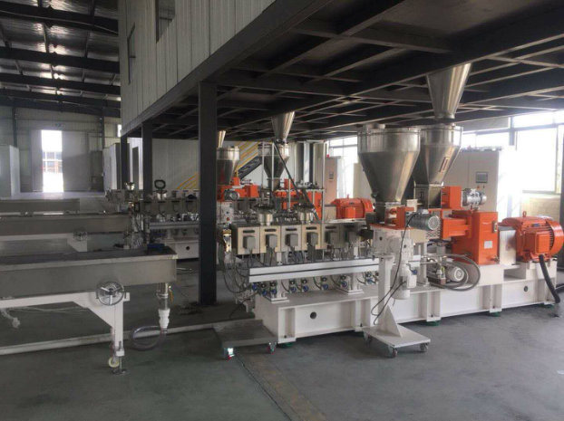 Plastic Pellets Machine Pelletizing Production Line and Parallel Twin Screw Extruder Price