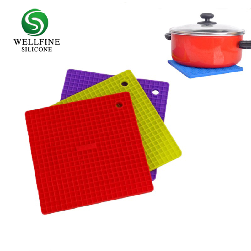 Multipurpose Silicone Placemats and Coasters with Lattice Shape