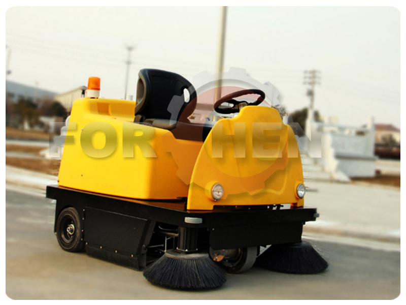 Â  Storage Battery Suppoted Ride on Road Cleaner
