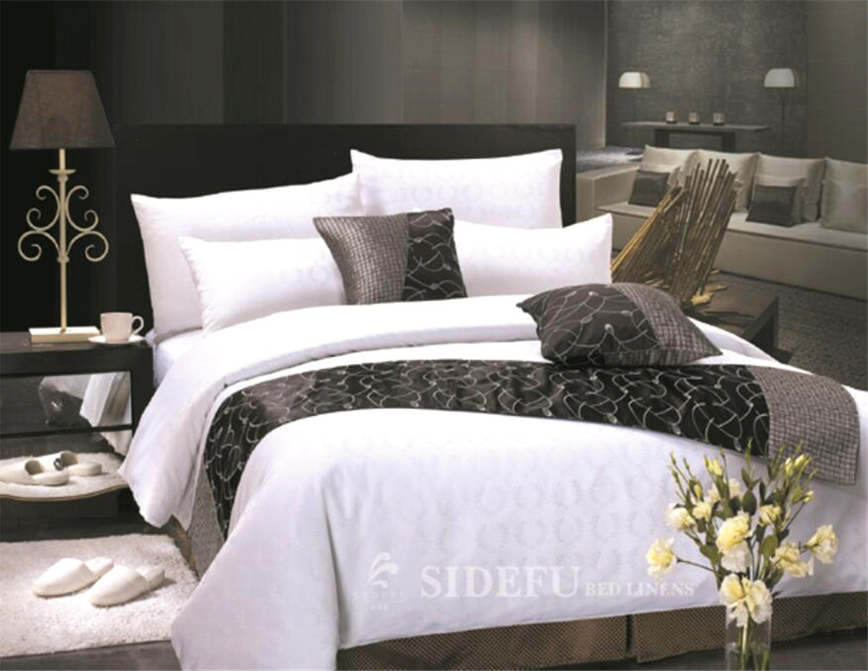 China Famous Hotel Supplier OEM Satin Bed Sheet Bedding Set