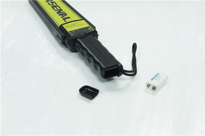 Rechargeable Metal Detector Industrial with Reinforced Coil Compartment