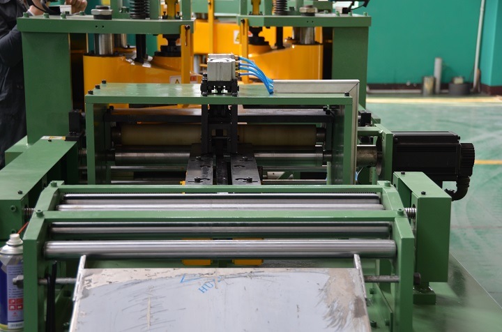 High Speed High Precision Cut to Length Line