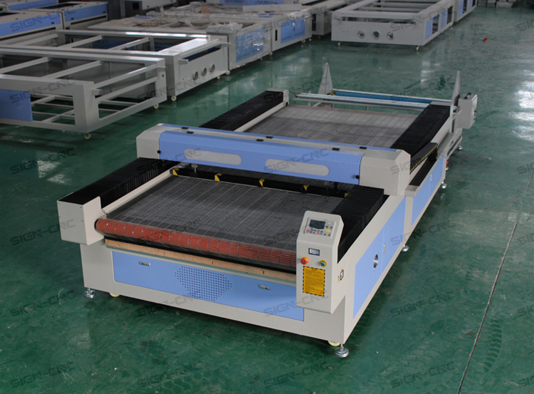 Auto Feeding Garments/Cloth/Leather/Fabric/Textile Laser Cutting Machine 1630