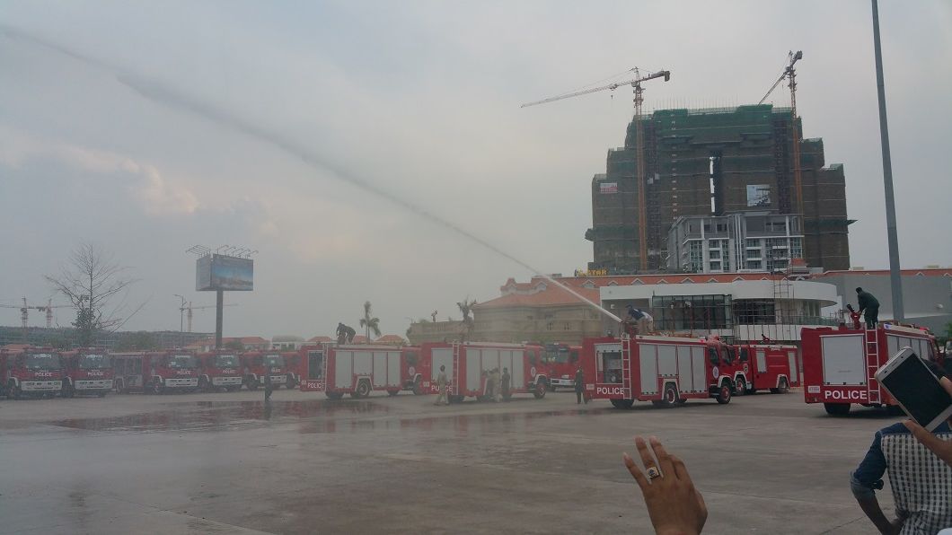 Professional Supply Fire Fighting Truck with 10m3 Water Tank+2m3 Foam Tank