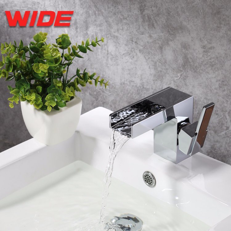 Cupc Bathroom Brass Basin Faucet Supplier in China (101D10127CP)