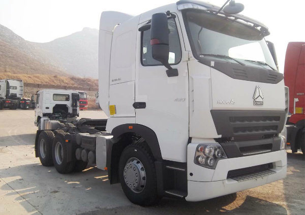 Sinotruk HOWO LHD 8 Wheel 371HP Tractor Truck