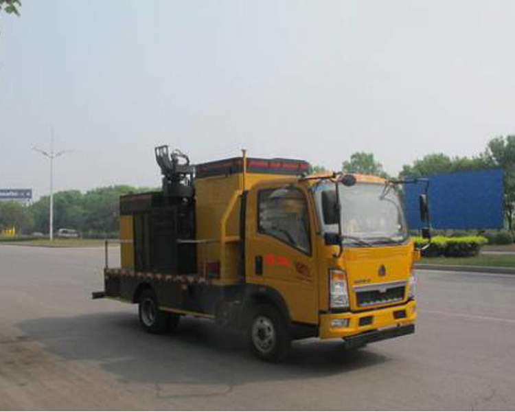 China High Quality Asphalt Pavement Repairing Vehicle
