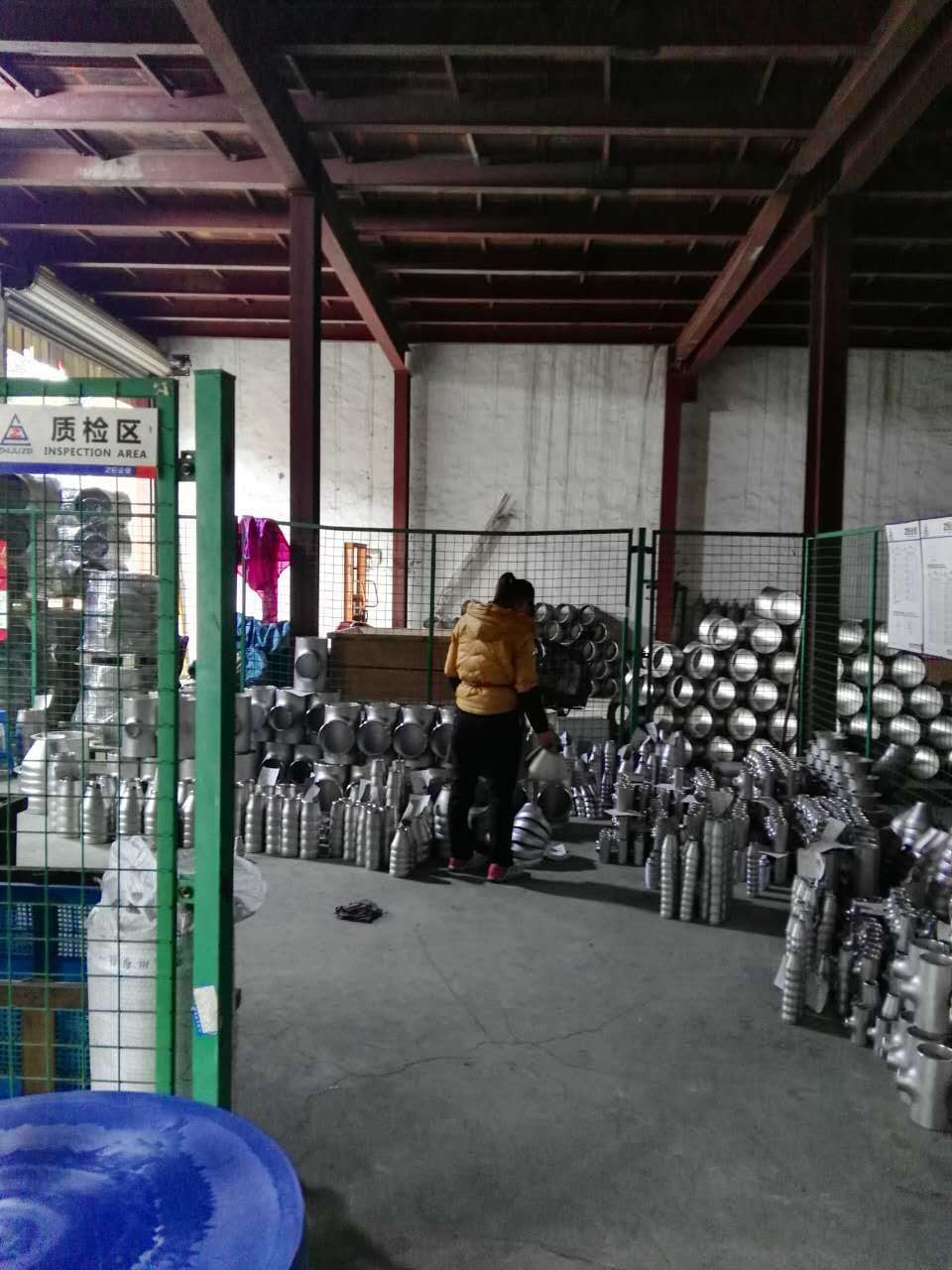China Manufacture Stainless Steel Pipe Fitting Equal Tee Dn100 Sch10s