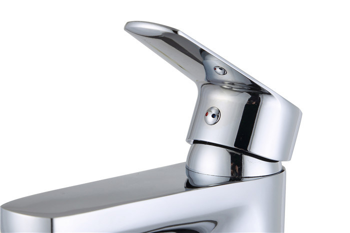 Chromed Single Handle Zinc Alloy Basin Faucet 3004y