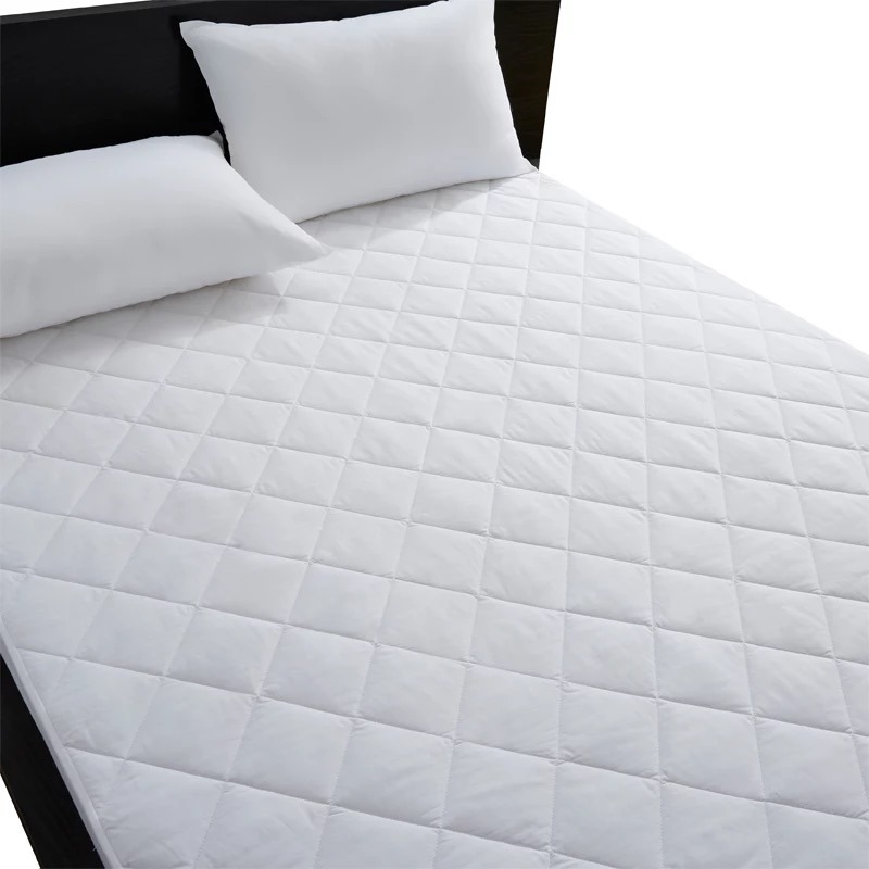 China Super Comfortable Quilted White Hotel Polyester Mattress Protector Manufacturer